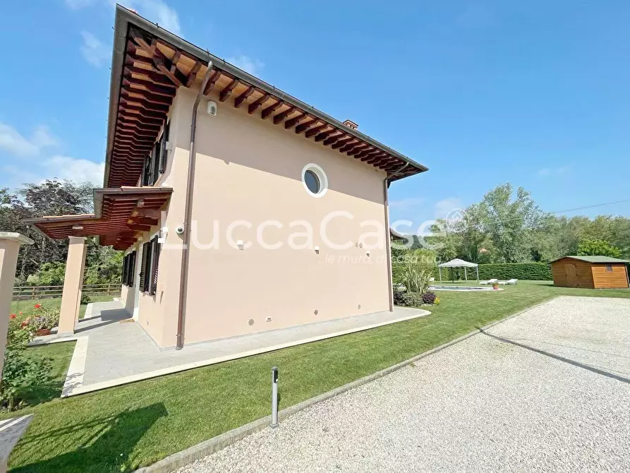 Immagine 12 di Villa in vendita  a Capannori