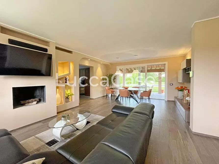 Immagine 54 di Villa in vendita  a Capannori