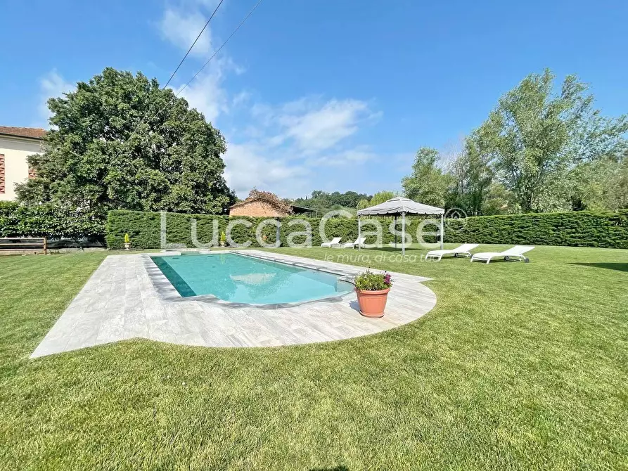 Immagine 18 di Villa in vendita  a Capannori