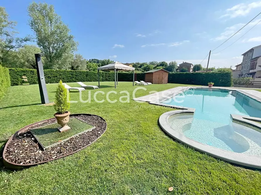 Immagine 22 di Villa in vendita  a Capannori