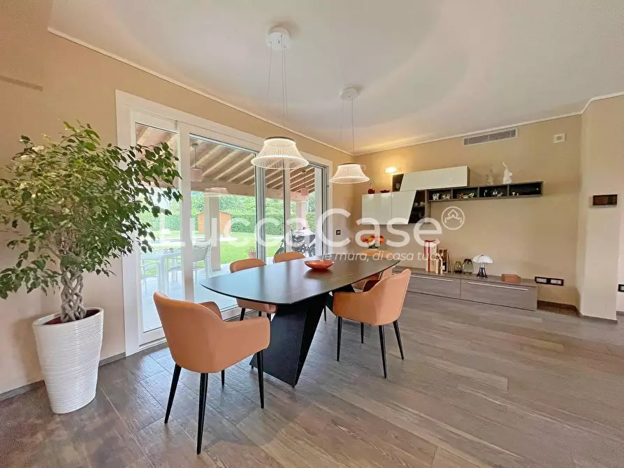 Immagine 51 di Villa in vendita  a Capannori