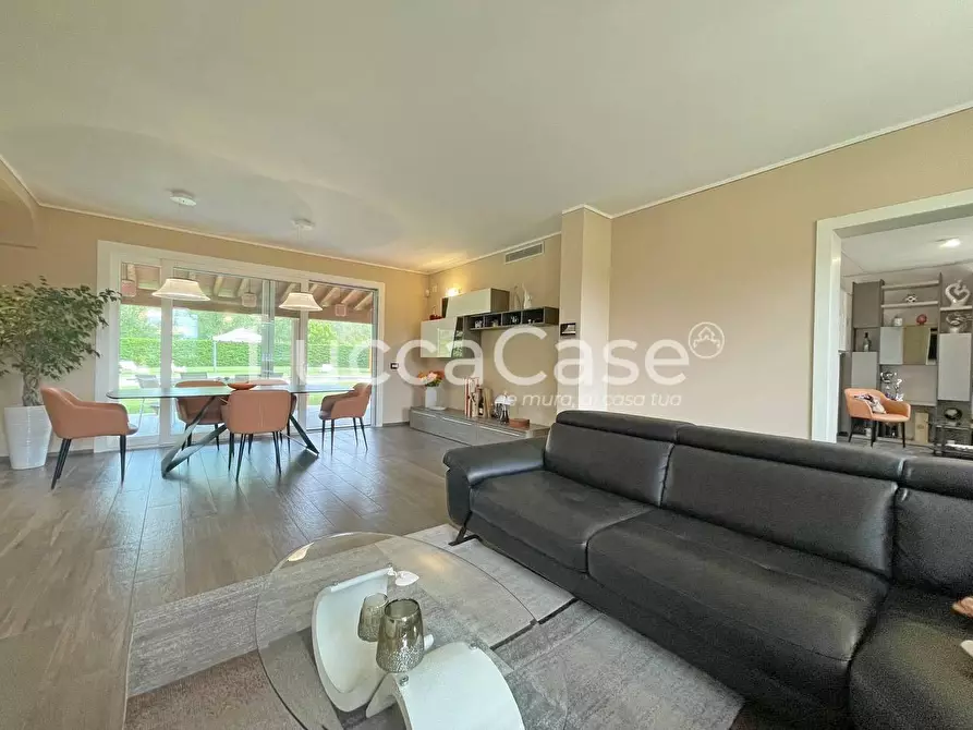 Immagine 47 di Villa in vendita  a Capannori