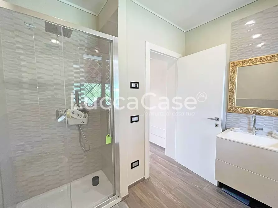 Immagine 44 di Villa in vendita  a Capannori