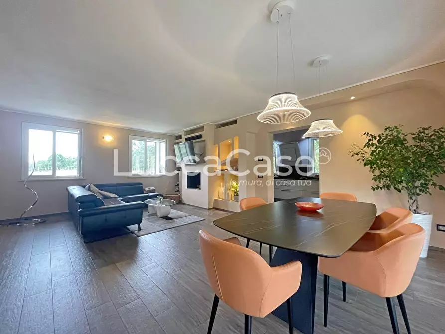 Immagine 55 di Villa in vendita  a Capannori