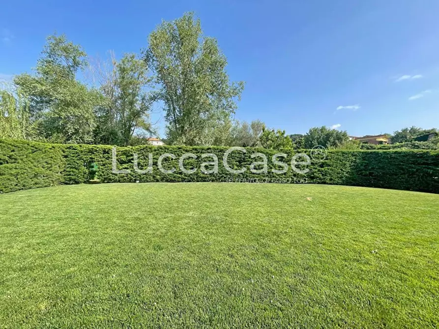 Immagine 21 di Villa in vendita  a Capannori