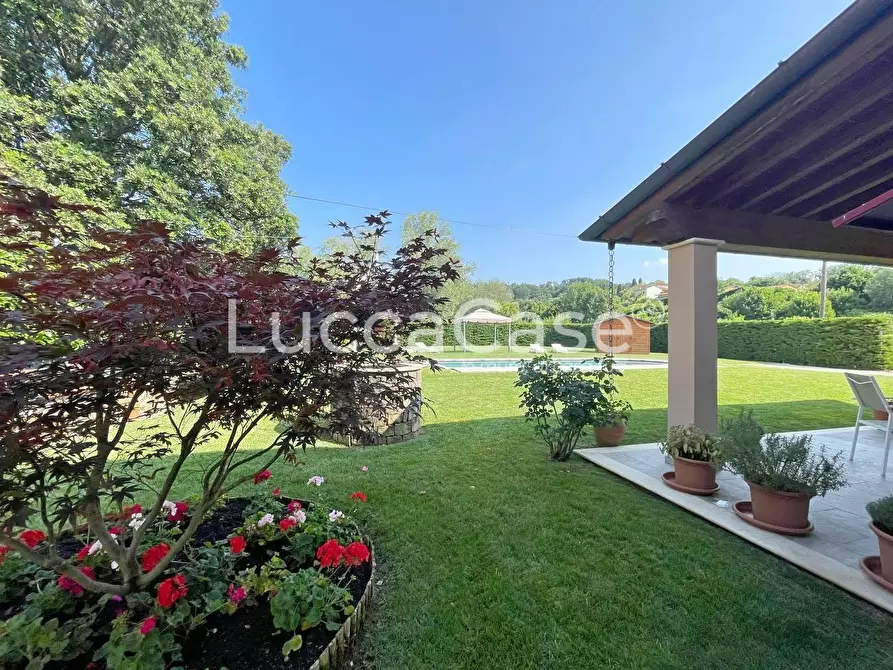 Immagine 24 di Villa in vendita  a Capannori