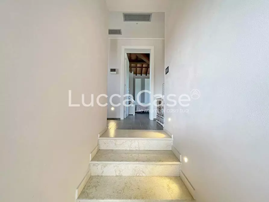 Immagine 41 di Villa in vendita  a Capannori