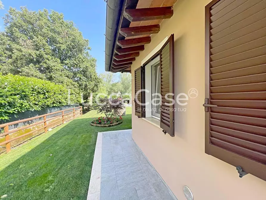 Immagine 10 di Villa in vendita  a Capannori