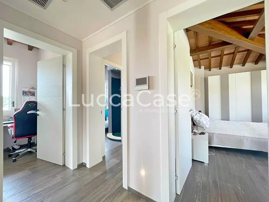 Immagine 5 di Villa in vendita  a Capannori