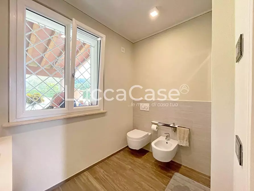 Immagine 45 di Villa in vendita  a Capannori