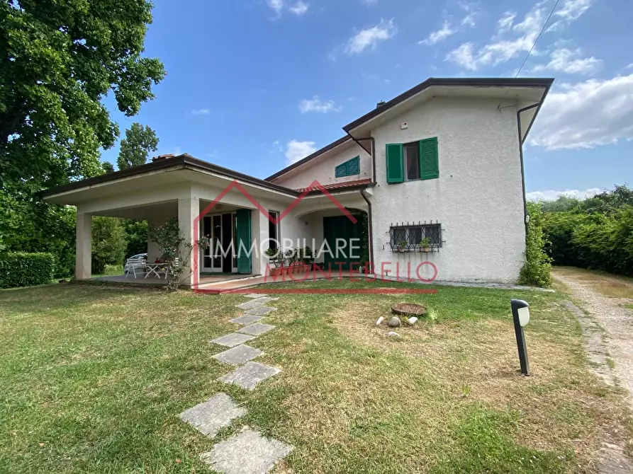 Immagine 12 di Casa indipendente in vendita  a Camaiore