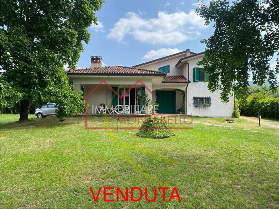 Immagine 1 di Casa indipendente in vendita  a Camaiore