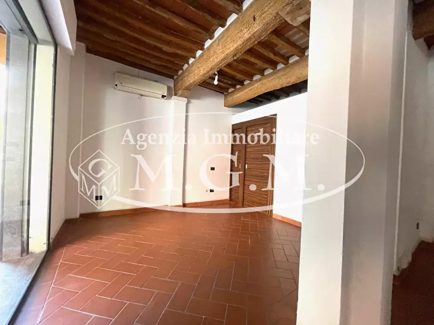 Immagine 5 di Locale commerciale in affitto  a Cascina