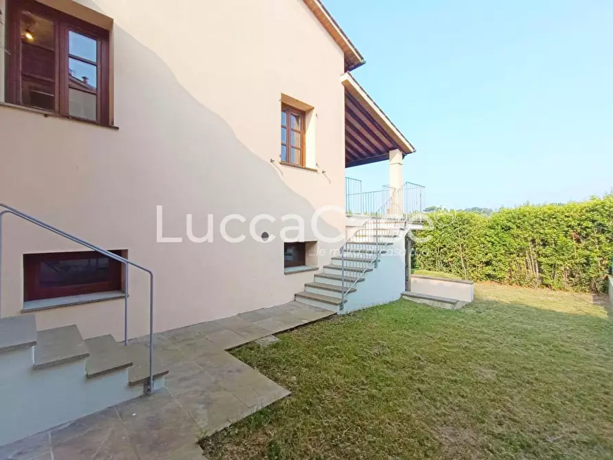 Immagine 7 di Casa bifamiliare in vendita  a Lucca