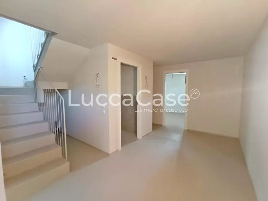 Immagine 25 di Casa bifamiliare in vendita  a Lucca