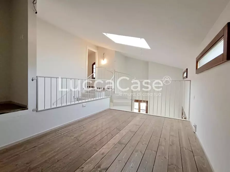 Immagine 20 di Casa bifamiliare in vendita  a Lucca