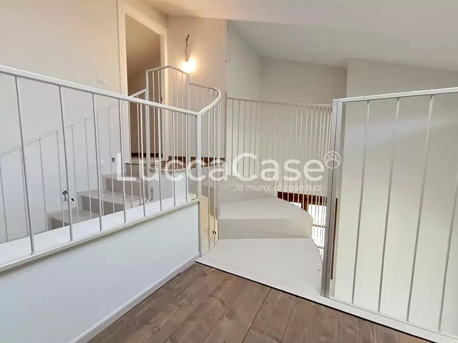 Immagine 22 di Casa bifamiliare in vendita  a Lucca