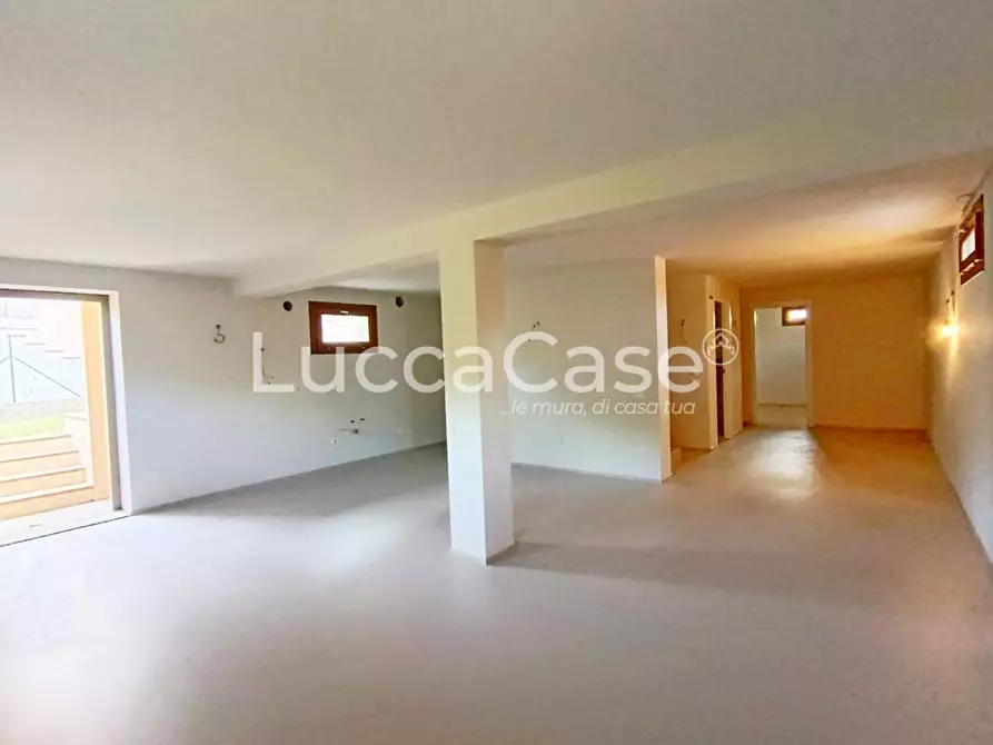 Immagine 47 di Casa bifamiliare in vendita  a Lucca