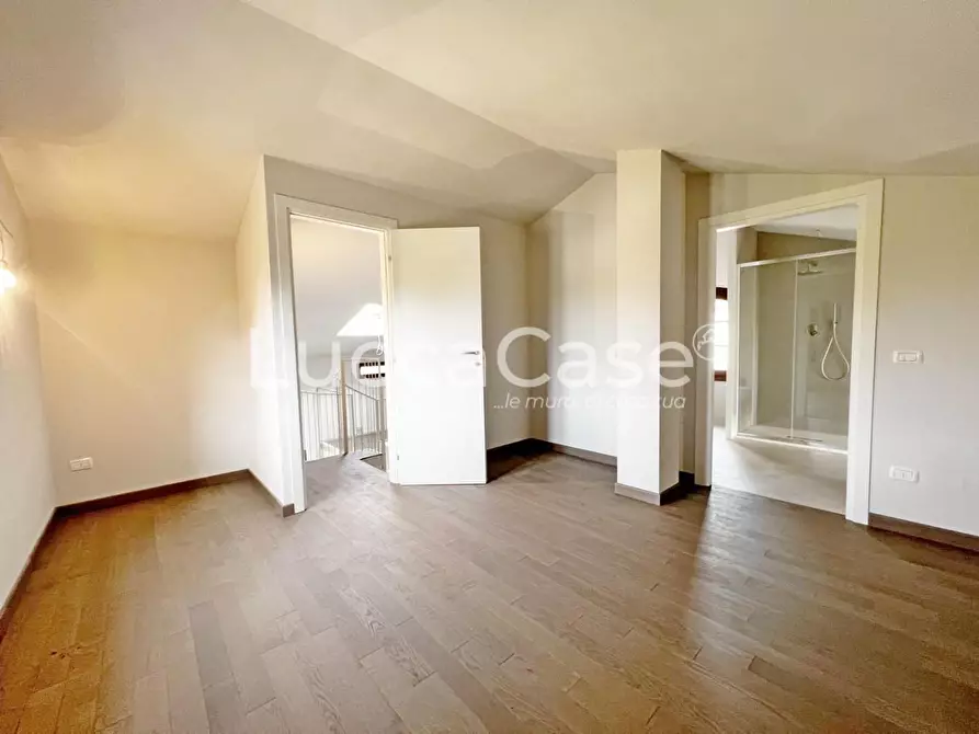 Immagine 21 di Casa bifamiliare in vendita  a Lucca