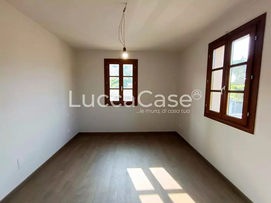 Immagine 26 di Casa bifamiliare in vendita  a Lucca