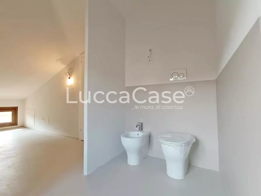 Immagine 36 di Casa bifamiliare in vendita  a Lucca
