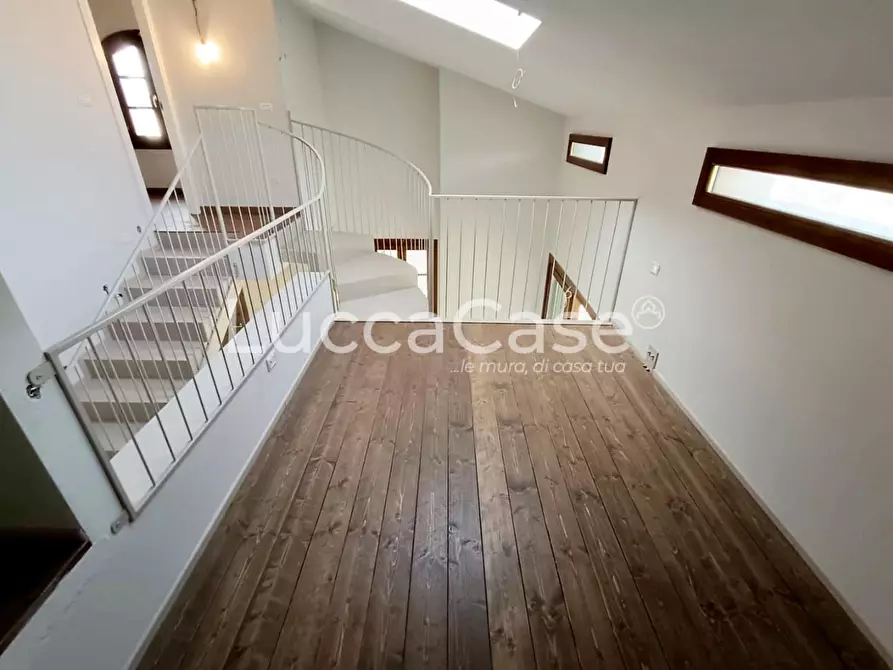 Immagine 19 di Casa bifamiliare in vendita  a Lucca