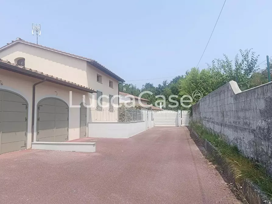 Immagine 6 di Casa bifamiliare in vendita  a Lucca