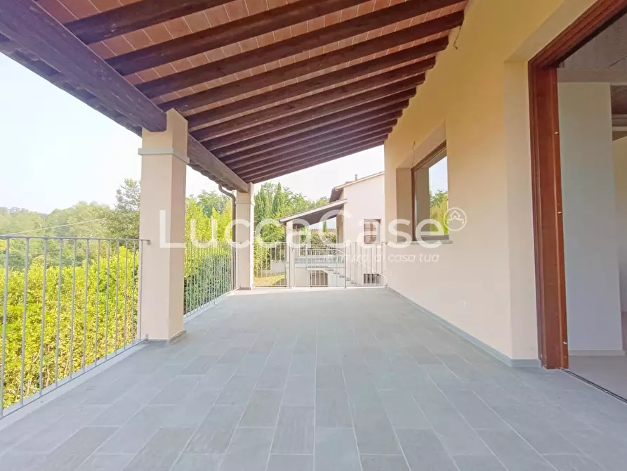 Immagine 9 di Casa bifamiliare in vendita  a Lucca