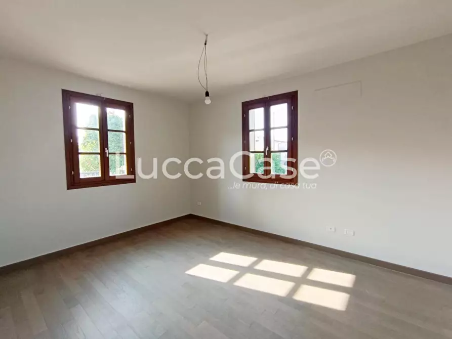 Immagine 31 di Casa bifamiliare in vendita  a Lucca