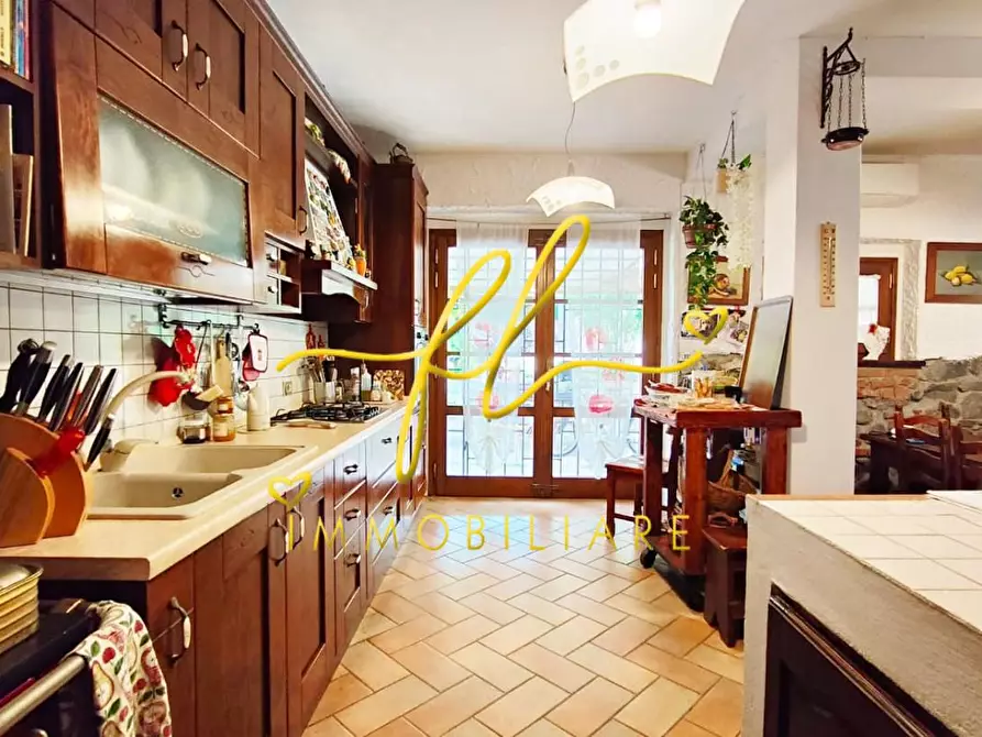 Immagine 2 di Casa colonica in vendita  a San Vincenzo