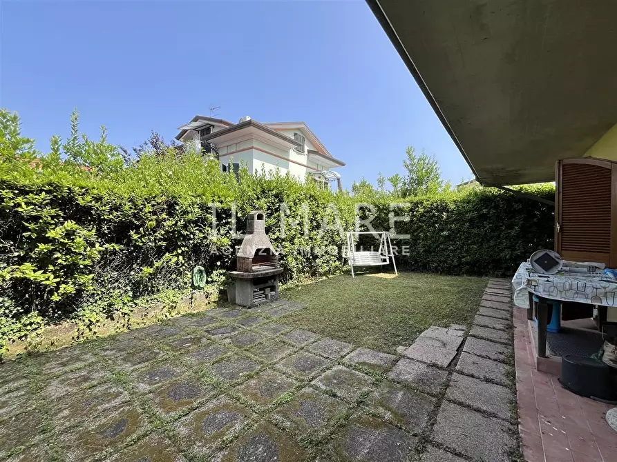 Immagine 2 di Appartamento in vendita  a Massa