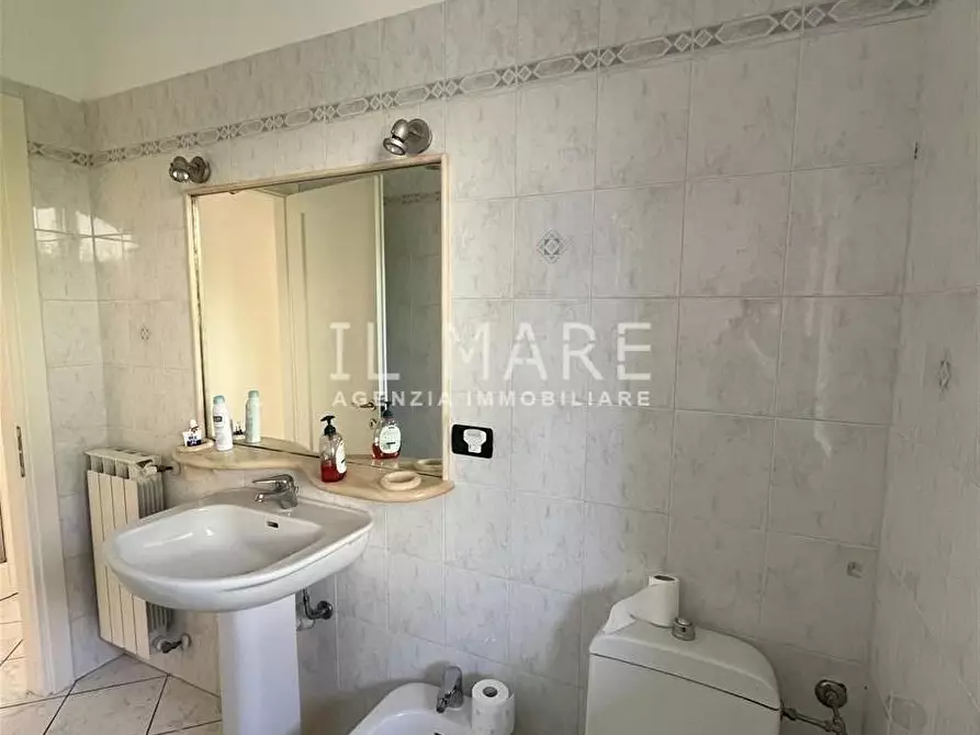 Immagine 25 di Appartamento in vendita  a Massa