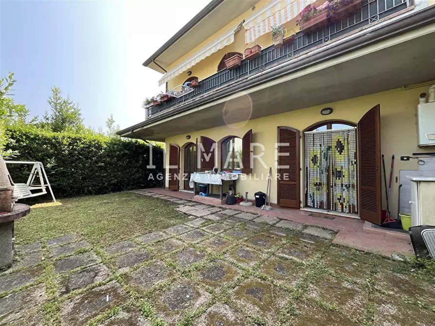 Immagine 3 di Appartamento in vendita  a Massa