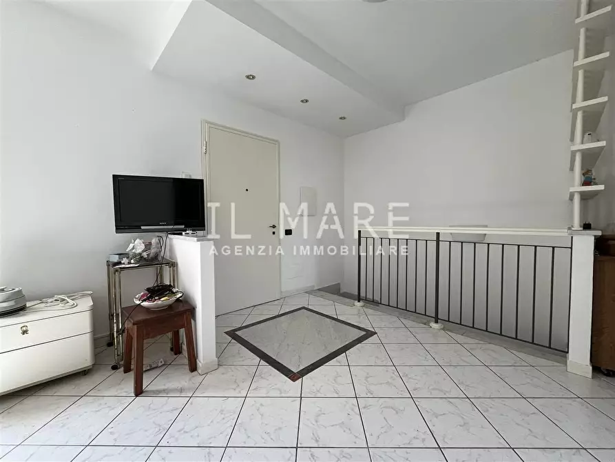 Immagine 10 di Appartamento in vendita  a Massa