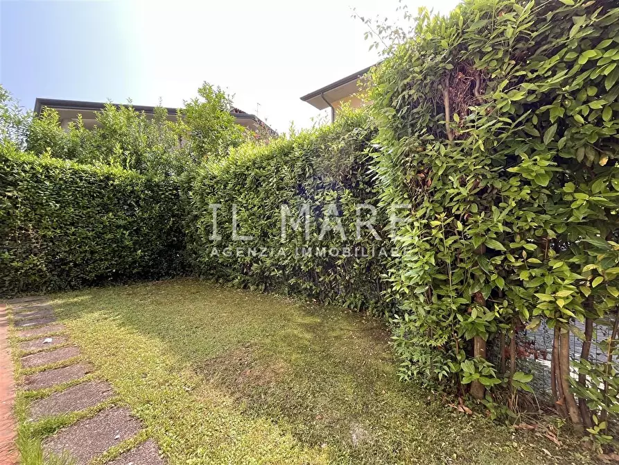 Immagine 5 di Appartamento in vendita  a Massa