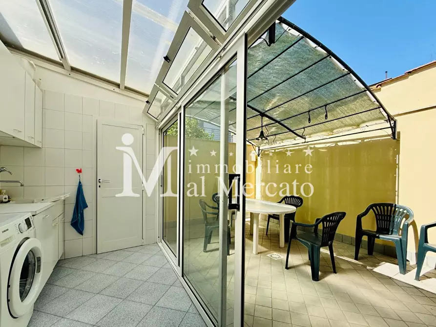 Immagine 11 di Villa in vendita  a Viareggio