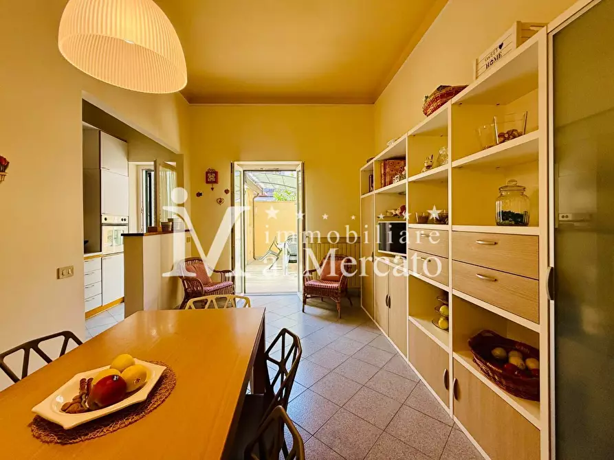 Immagine 7 di Villa in vendita  a Viareggio