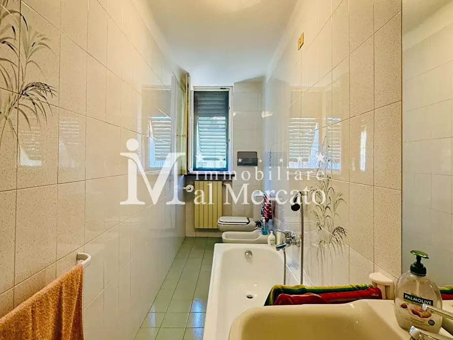 Immagine 21 di Villa in vendita  a Viareggio