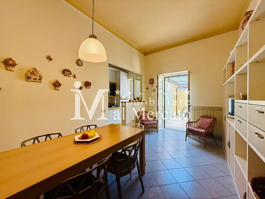 Immagine 6 di Villa in vendita  a Viareggio