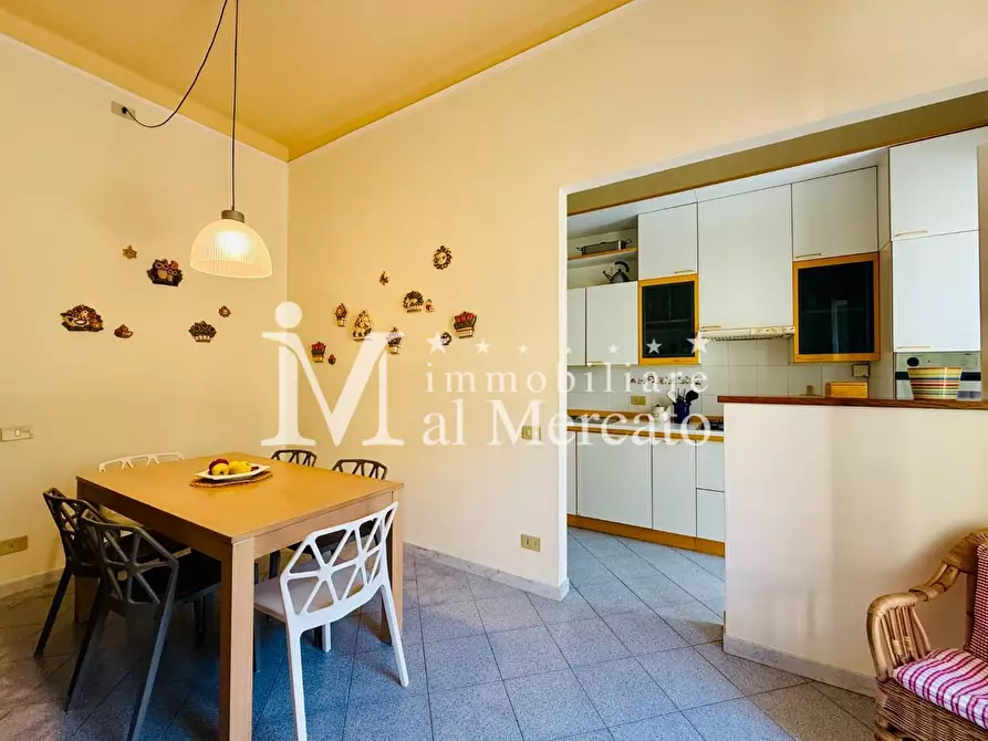 Immagine 8 di Villa in vendita  a Viareggio