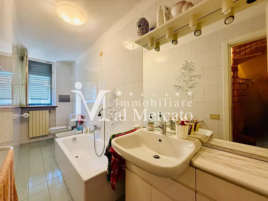 Immagine 22 di Villa in vendita  a Viareggio