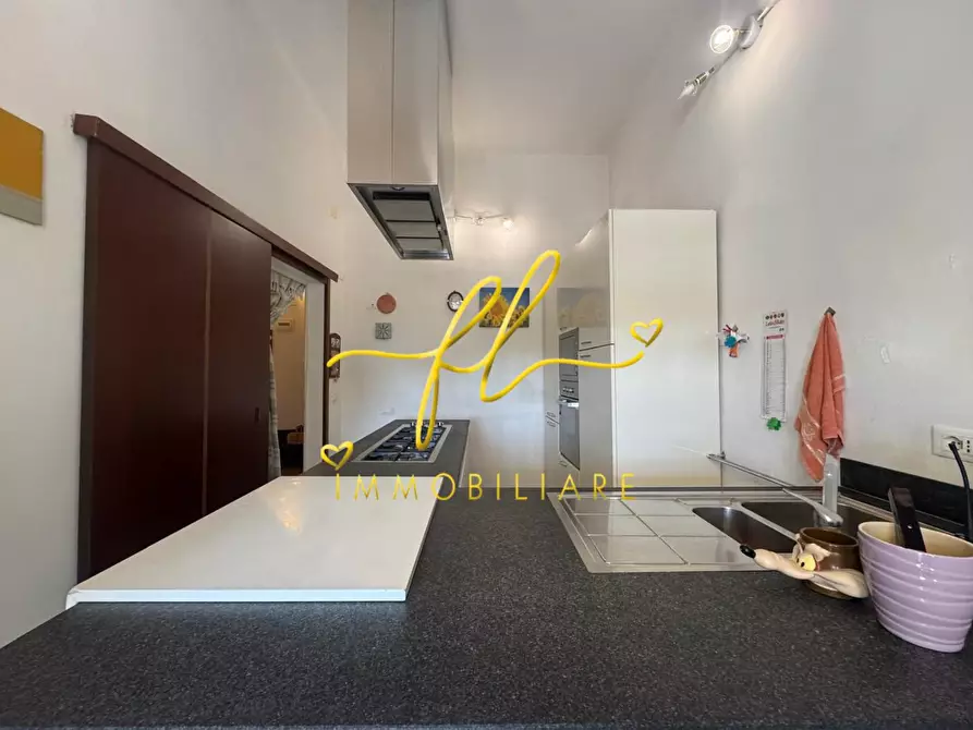 Immagine 11 di Appartamento in vendita  a Livorno