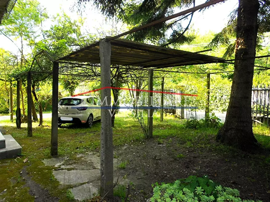 Immagine 2 di Casa bifamiliare in vendita  a Massa