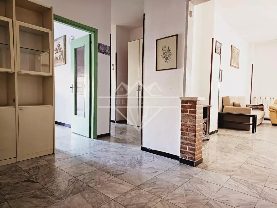 Immagine 4 di Appartamento in affitto  a Carrara