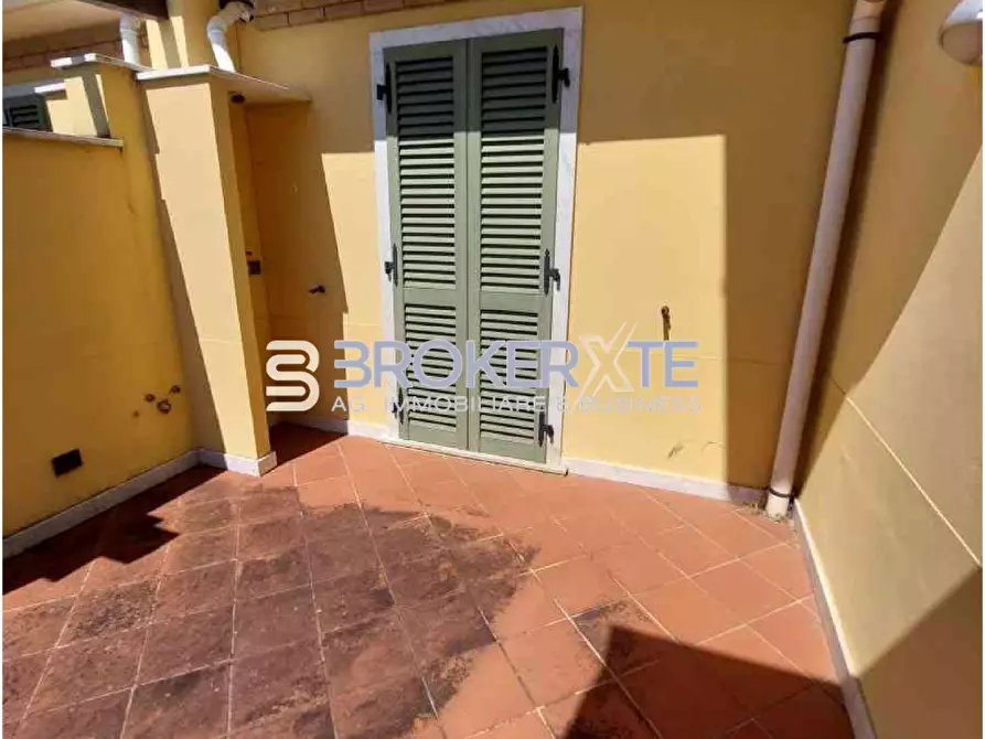 Immagine 11 di Casa semindipendente in vendita  a Carrara