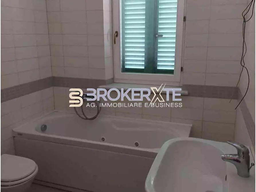 Immagine 9 di Casa semindipendente in vendita  a Carrara