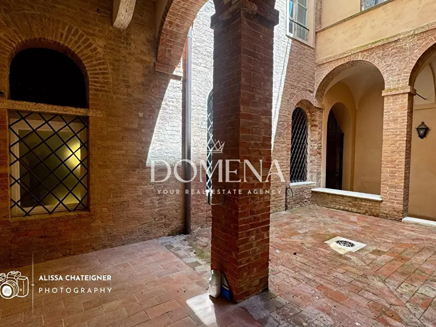 Immagine 26 di Appartamento in vendita  a Siena
