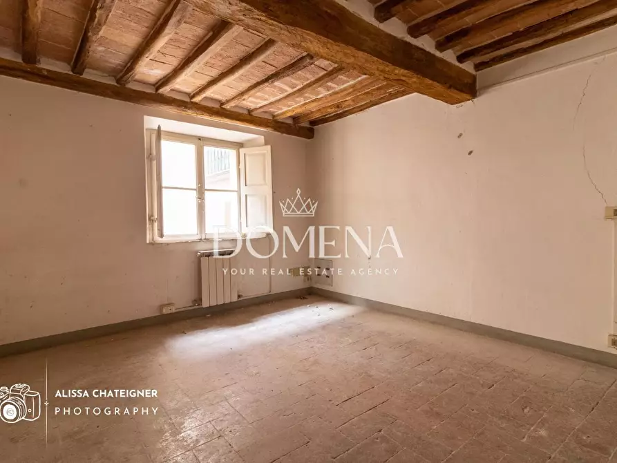 Immagine 21 di Appartamento in vendita  a Siena