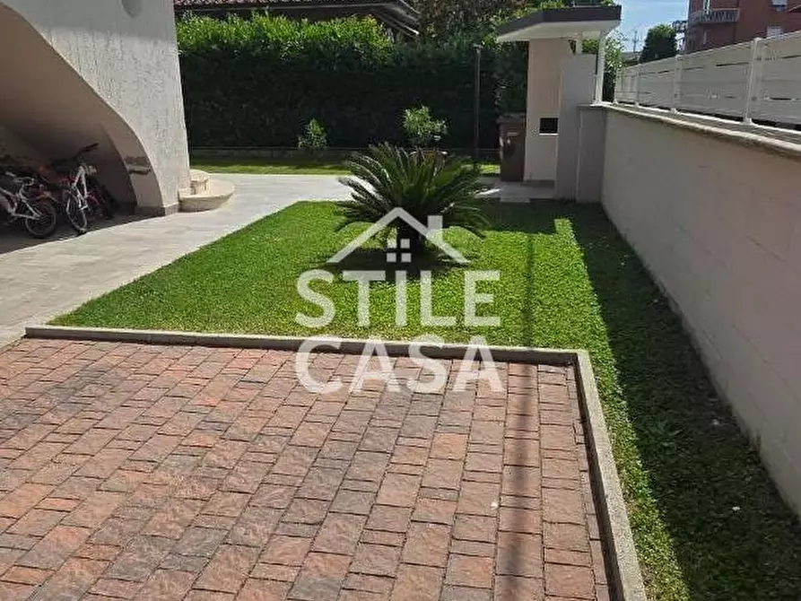 Immagine 19 di Villa in vendita  a Ponte Buggianese