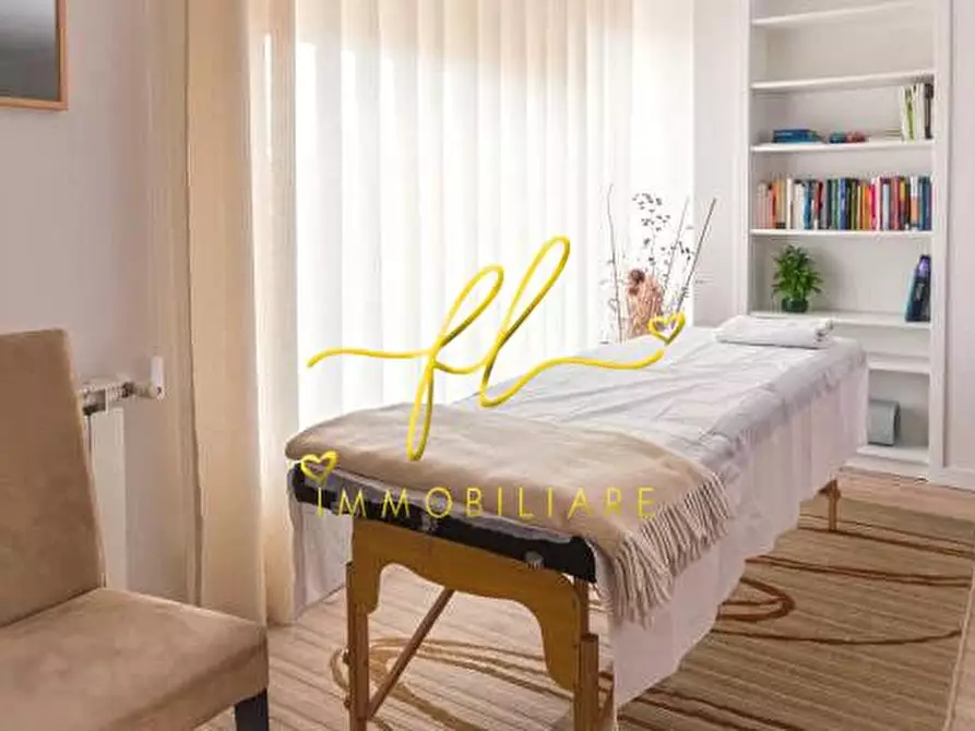 Immagine 8 di Attività commerciale in affitto  a Cecina